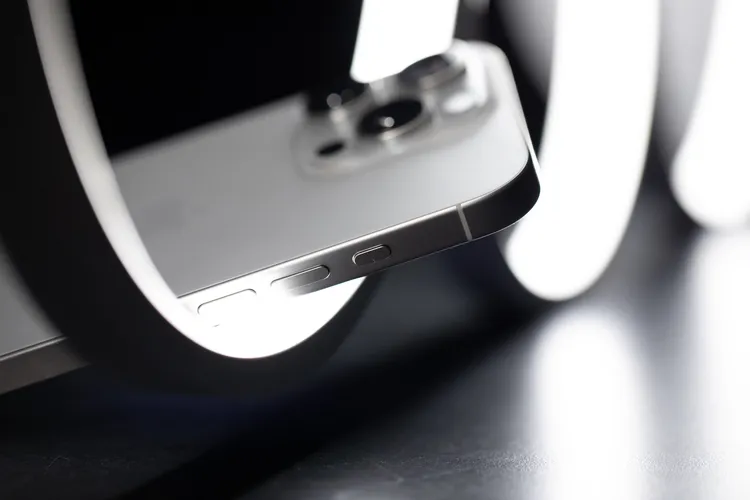 247263 iphone 16 pro AKrales 1011